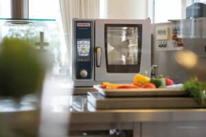 SelfCookingCenter XS von Rational in einer Profiküche