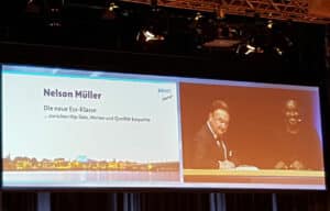 TV-Koch Nelson Müller als Redner auf der Bühne des BÄKO-Workshops 2018, zum Thema "Die neue Ess-Klasse".