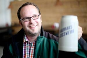 Reinhold Barta mit Bierkrug