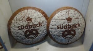 Zwei Brote von der südback 2019 mit individualisieren Mehlstempeln