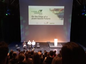 Daan Luining und Frank Cordesmeyer sprechen beim V-Edge-Kongress über die Zukunft von Laborfleisch.