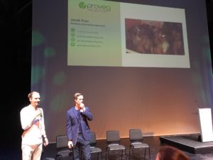 Jacek Prus von ProVeg stellt beim V-Edge-Kongress den ProVeg Incubator vor.