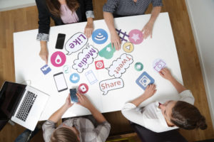 Um Social Media für Austeller auf einer Messe professionell zu bespielen, ist Planung notwendig.