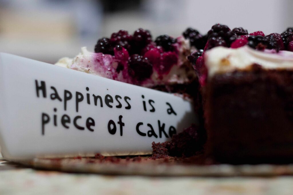 Kuchen, der angeschnitten wird