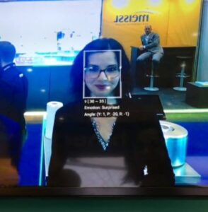 Monitor demonstriert neue Technologien.