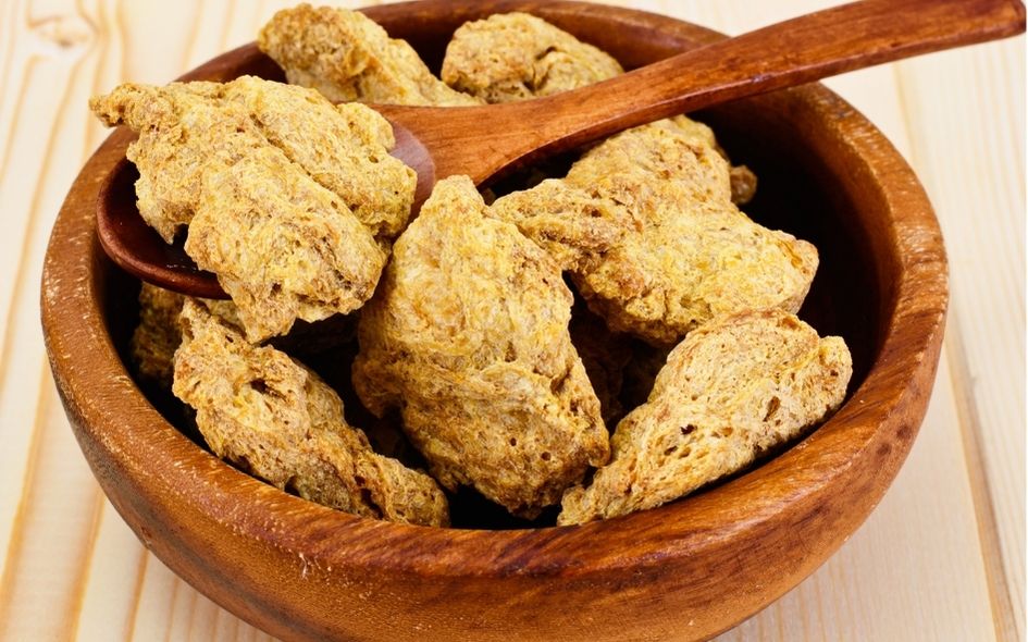 Sojaschnetzel eignen sich als Fleischersatz in der vegetarischen Küche