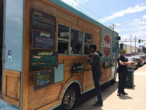Bestellung beim Foodtruck aufgeben