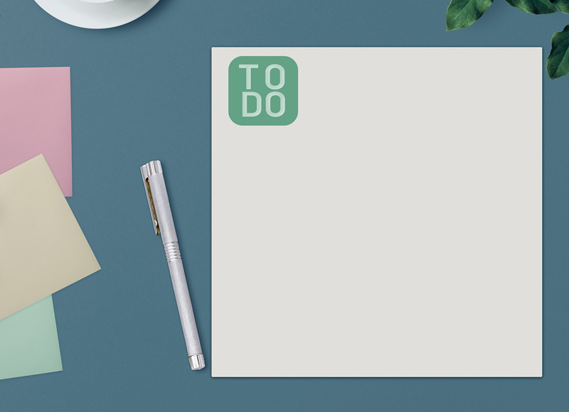 To-do-Liste mit Stift und Haftnotizen